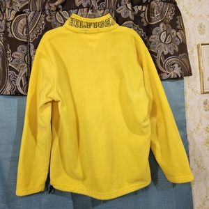 vibrant euc vintage 90's hilfiger 1/4 zip fleece. CLASSIC logo across the collar